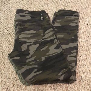 EXPRESS Camouflage Ankle Skinny’s